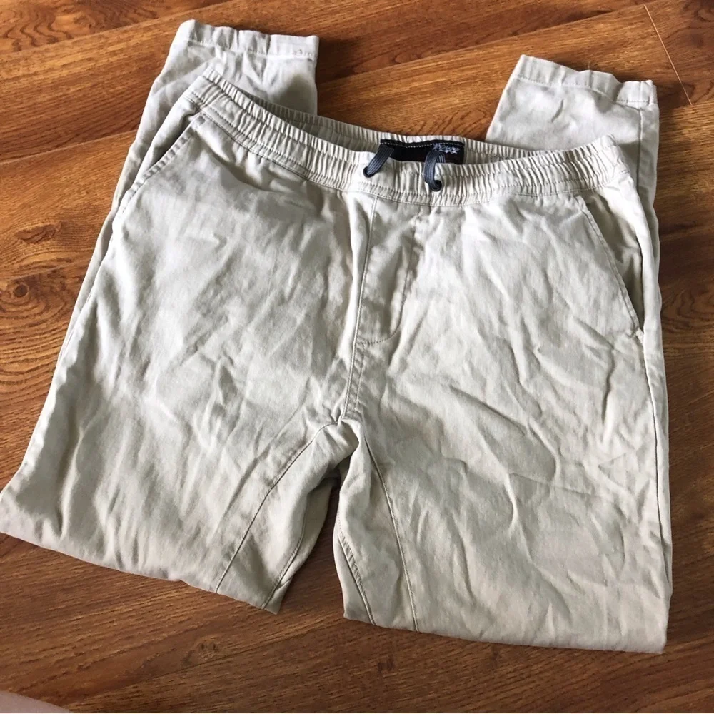 Plugg tan cotton pull on pants in size M (32-34)